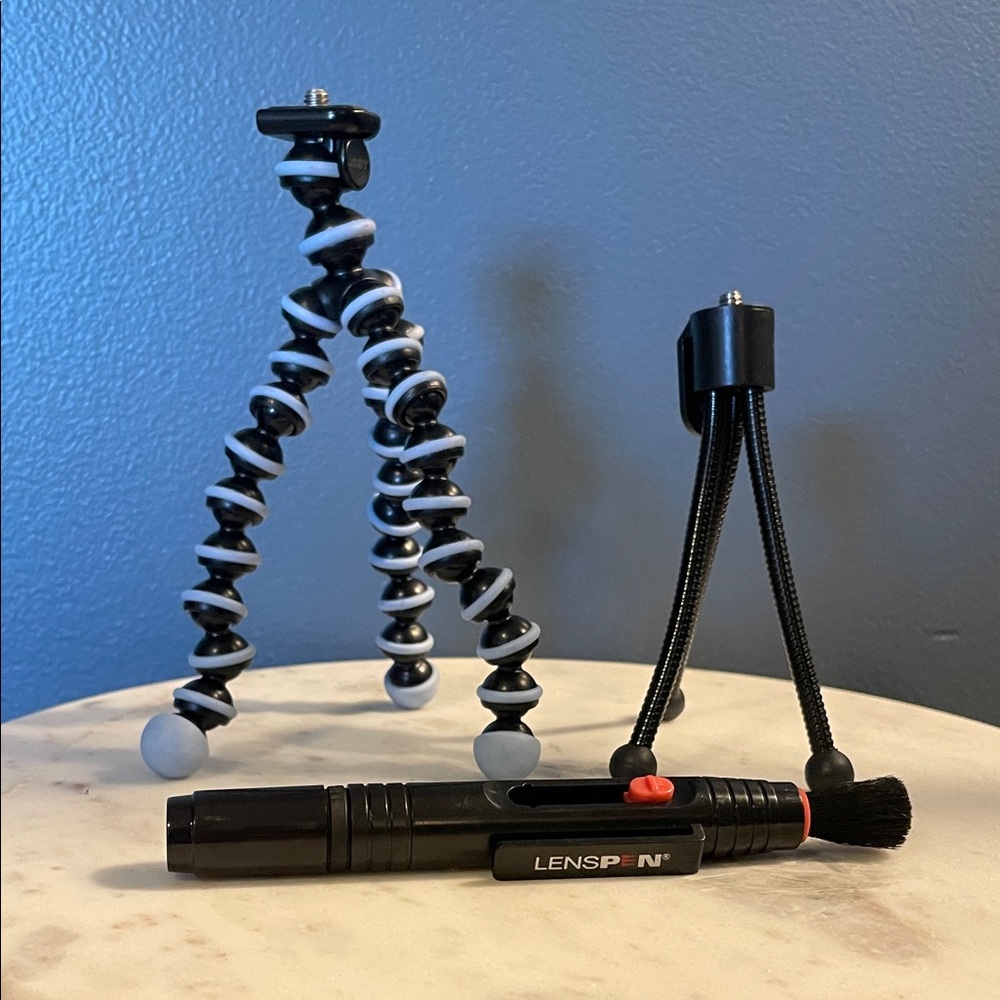 Camera Cleaning Lens Pen with Mini Tripods Set